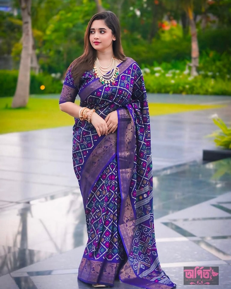 ওয়েলেস সফ্ট সিল্ক শাড়ি সাথে ব্লাউস পিস